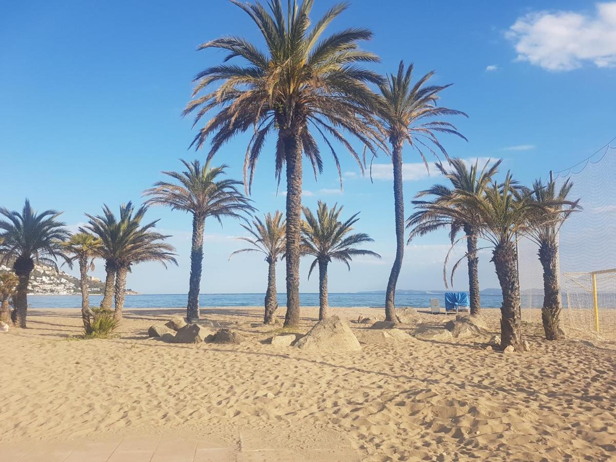 Beautiful Apartment In Front Of Beach, Pool, View روساس المظهر الخارجي الصورة